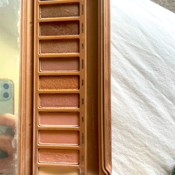 Pink eyeshadow barely used
